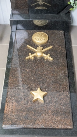 Звезда младшие офицеры (13*12*3 см. Гранит Габбро, окраска золото) арт:2638